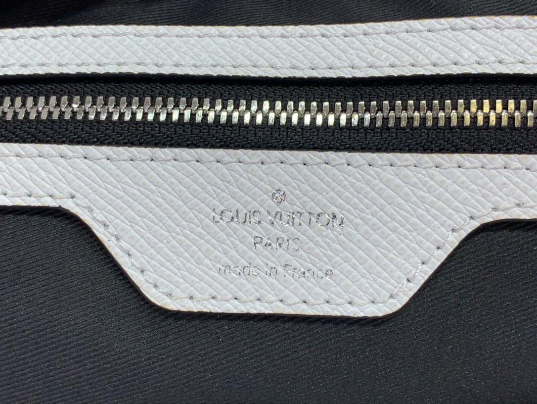 Louis vuitton bags: an icon of elegance and prestige - 1205
