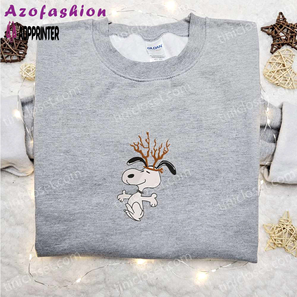 Snoopy reindeer antlers shirt & peanuts cartoon hoodie: best christmas gifts for family Embroidered Shirt