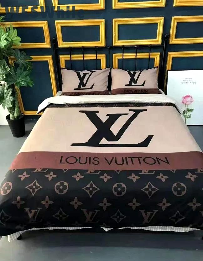 Louis vuitton logo new hot luxury brand bedding sets bedspread duvet cover set, bedroom decor , thanksgiving decorations for home best luxury bed sets gift thankgivings and christmas Bedding Sets