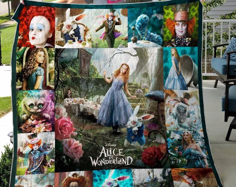 Alice in wonderland fleece blanket, alice cheshire cat blanket, alice wonderland christmas gifts, birthday gifts for kids Quilt Blanket