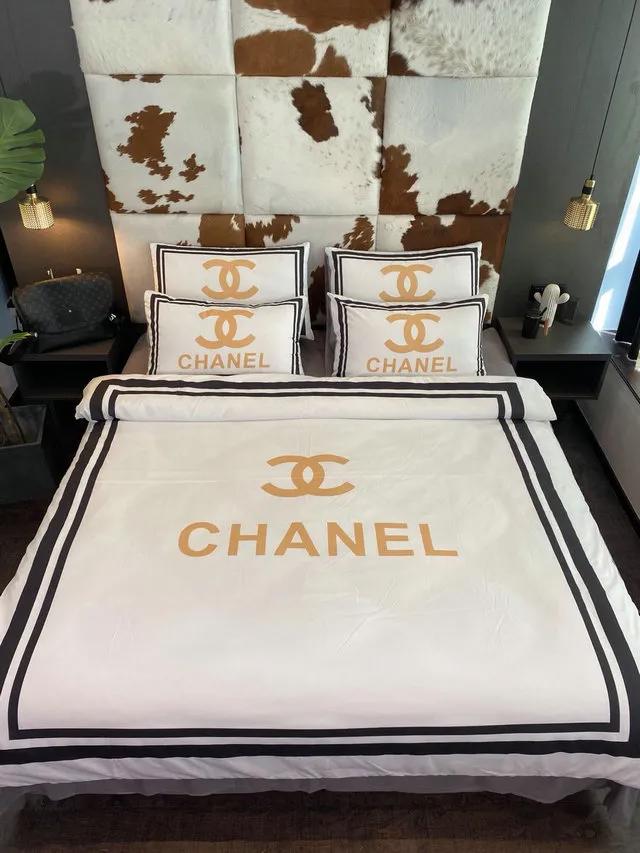 Chanel white printed bedding sets quilt sets duvet cover luxury brand bedding decor bedroom sets best luxury bed sets gift thankgivings and christmas Bedding Sets