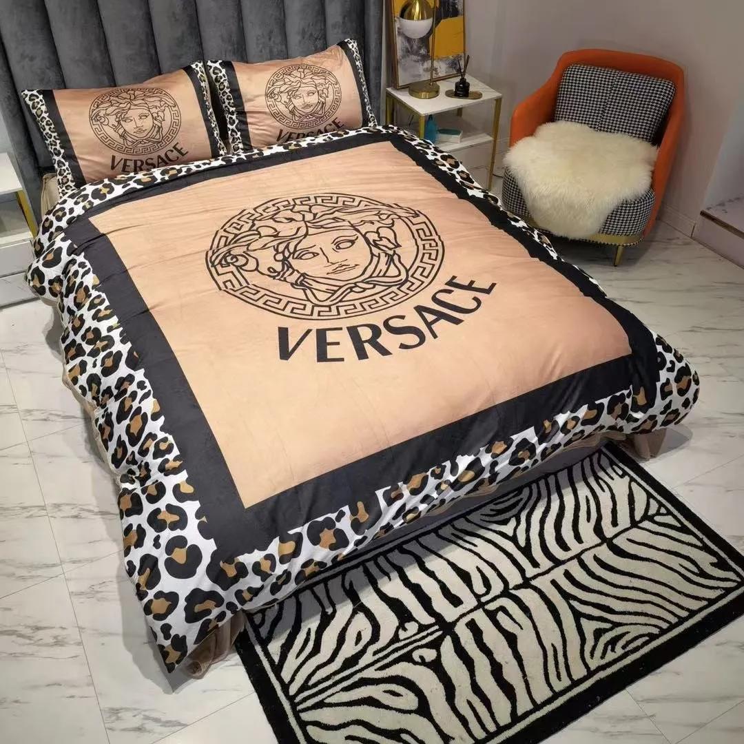 Gianni versace brown luxury brand high-end bedding sets, bedroom decor , thanksgiving decorations for home best luxury bed sets gift thankgivings and christmas Bedding Sets