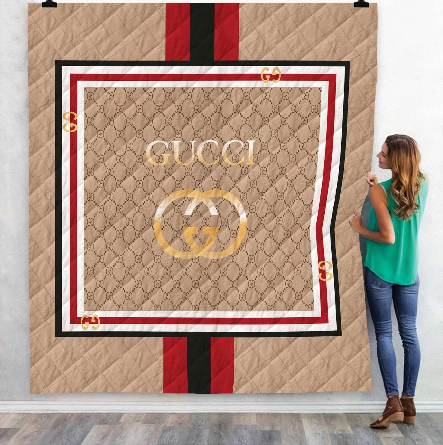 Gucci beige fashion luxury brand premium logo blanket fleece home decor 164 Blanket Fleece