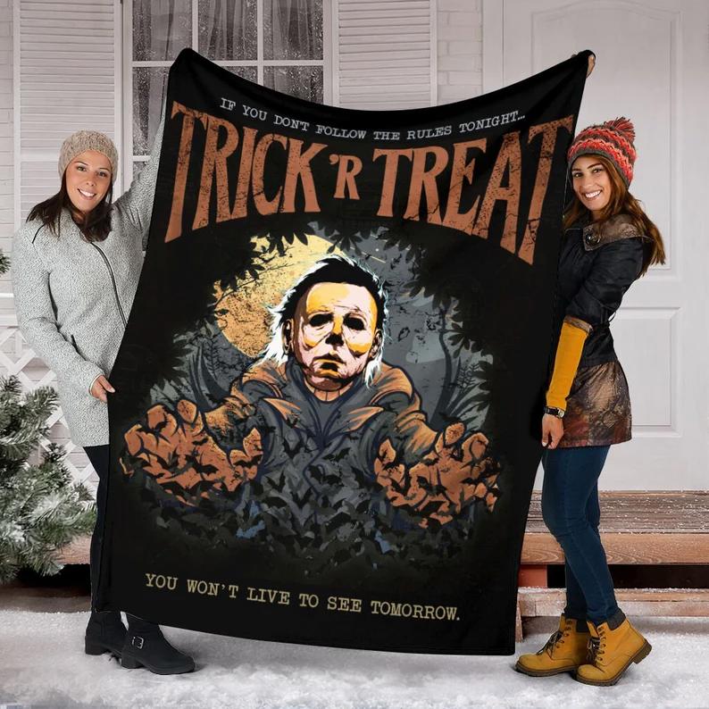 Halloween decorations halloween movies lover fleece blanket, mink sherpa blanket, michael myers blanket, halloween movie watching blanket, trick or treat Quilt Blanket