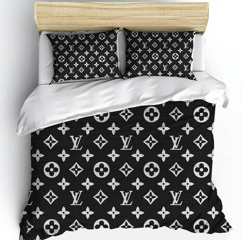 Louis vuiton black logo type 323 Bedding Sets blankets bedclothes bedspread covers hyperbeast Bedroom duvet luxury ideas premium fashion brand bed linen home decor sheets