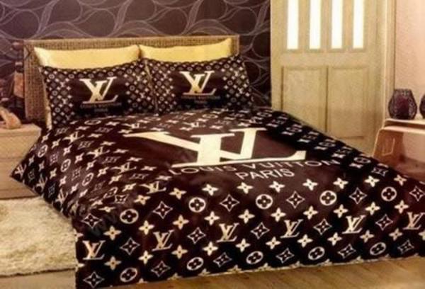 Louis vuitton fashion logo limited luxury brand bedding sets, bedroom decor , thanksgiving decorations for home 09 black best luxury bed sets gift thankgivings and christmas Bedding Sets