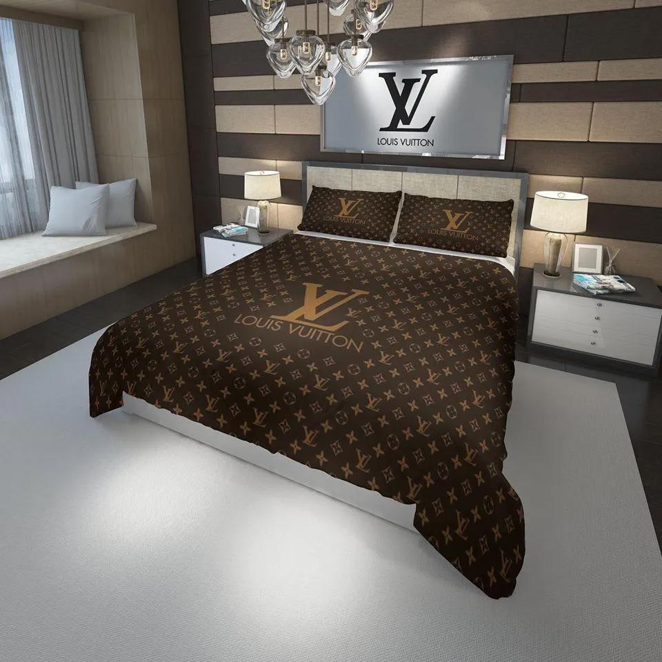 Louis vuitton new hot brown luxury brand bedding sets bedspread duvet cover set, bedroom decor , thanksgiving decorations for home best luxury bed sets gift thankgivings and christmas Bedding Sets
