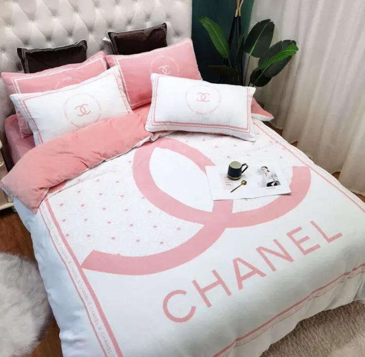 Pink chanel logo new luxury fashion brand bedding sets bedspread duvet cover set best luxury bed sets gift thankgivings and christmas Bedding Sets