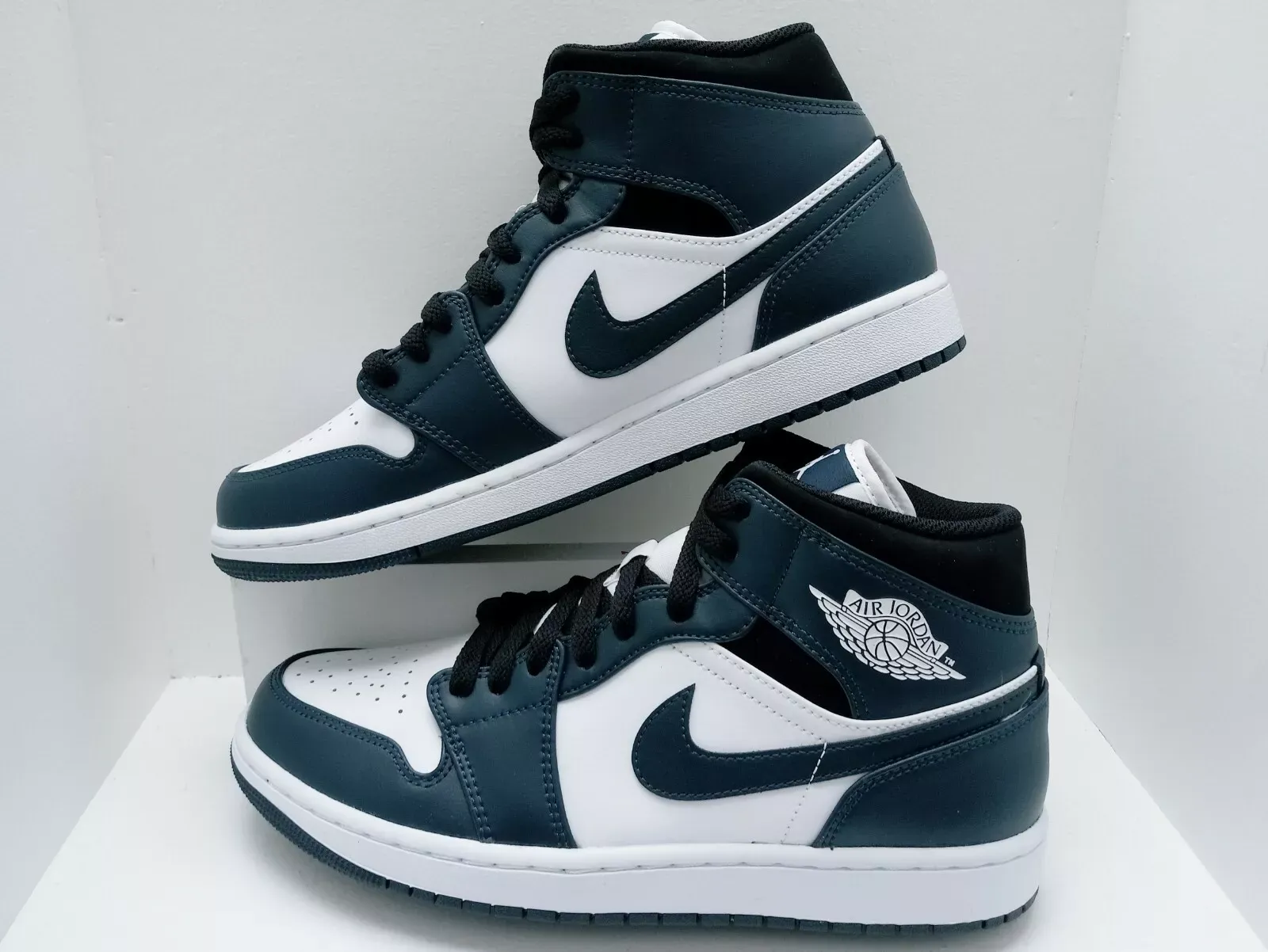 NIKE Air Jordan 1 Mid-Top - Navy Blue and White Sneakers