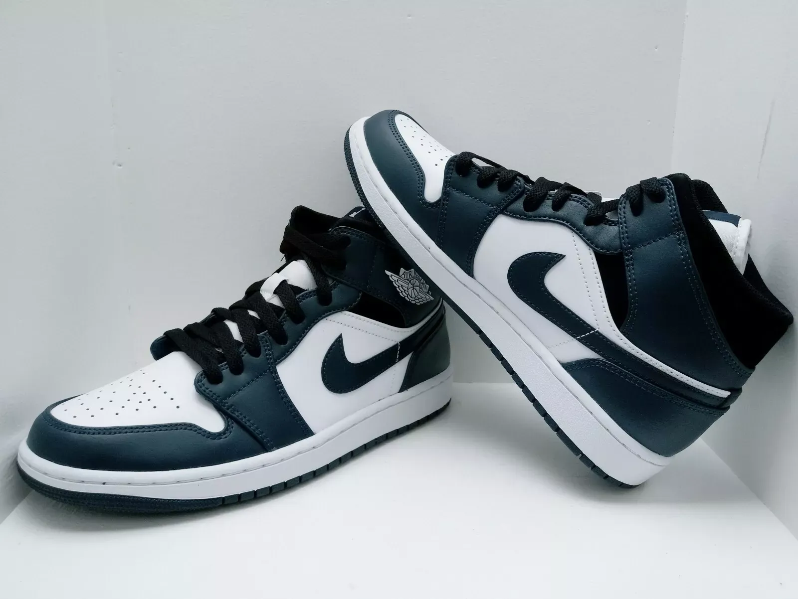NIKE Air Jordan 1 Mid-Top - Navy Blue and White Sneakers