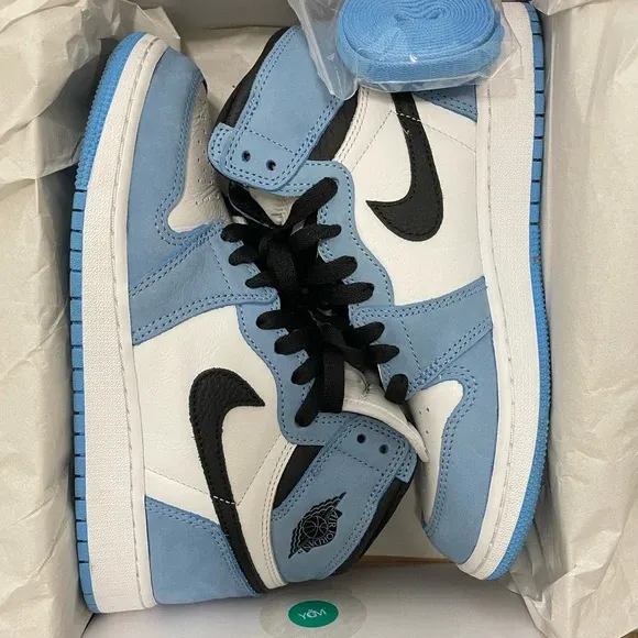 Jordan 1 Retro High OG GS 'University Blue' Sneakers - Iconic High-Top Youth Shoes