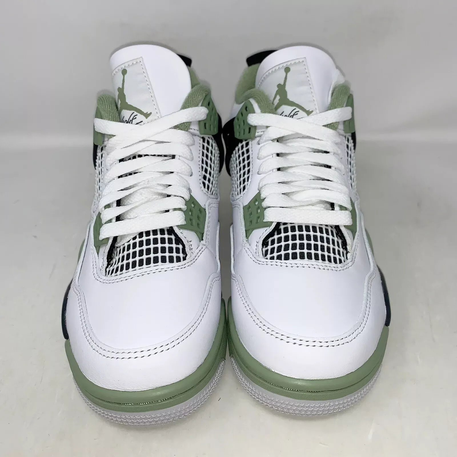 Air Jordan 4 'Seafoam Green' White Sneakers - Stylish Retro Kicks for Every Outfit