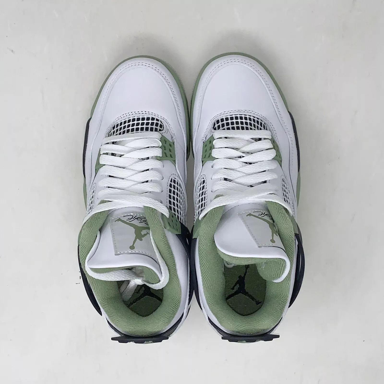 Air Jordan 4 'Seafoam Green' White Sneakers - Stylish Retro Kicks for Every Outfit
