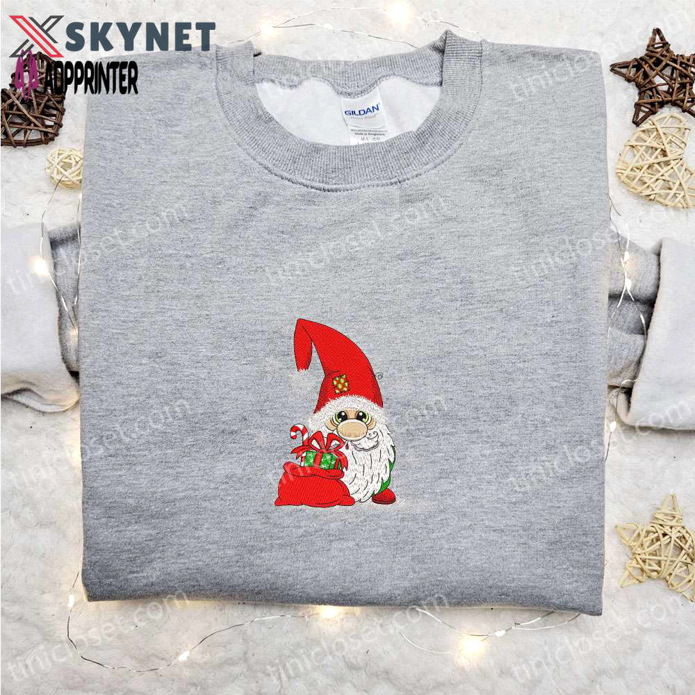 Christmas gift ideas: gnome with gift bag t-shirt & hoodie – cute & best family presents Embroidered Shirt