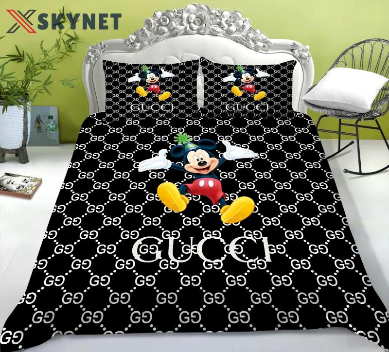 Gucci mickey black logo new luxury brand bedding sets bedspread duvet cover set, bedroom decor , thanksgiving decorations for home best luxury bed sets gift thankgivings and christmas Bedding Sets