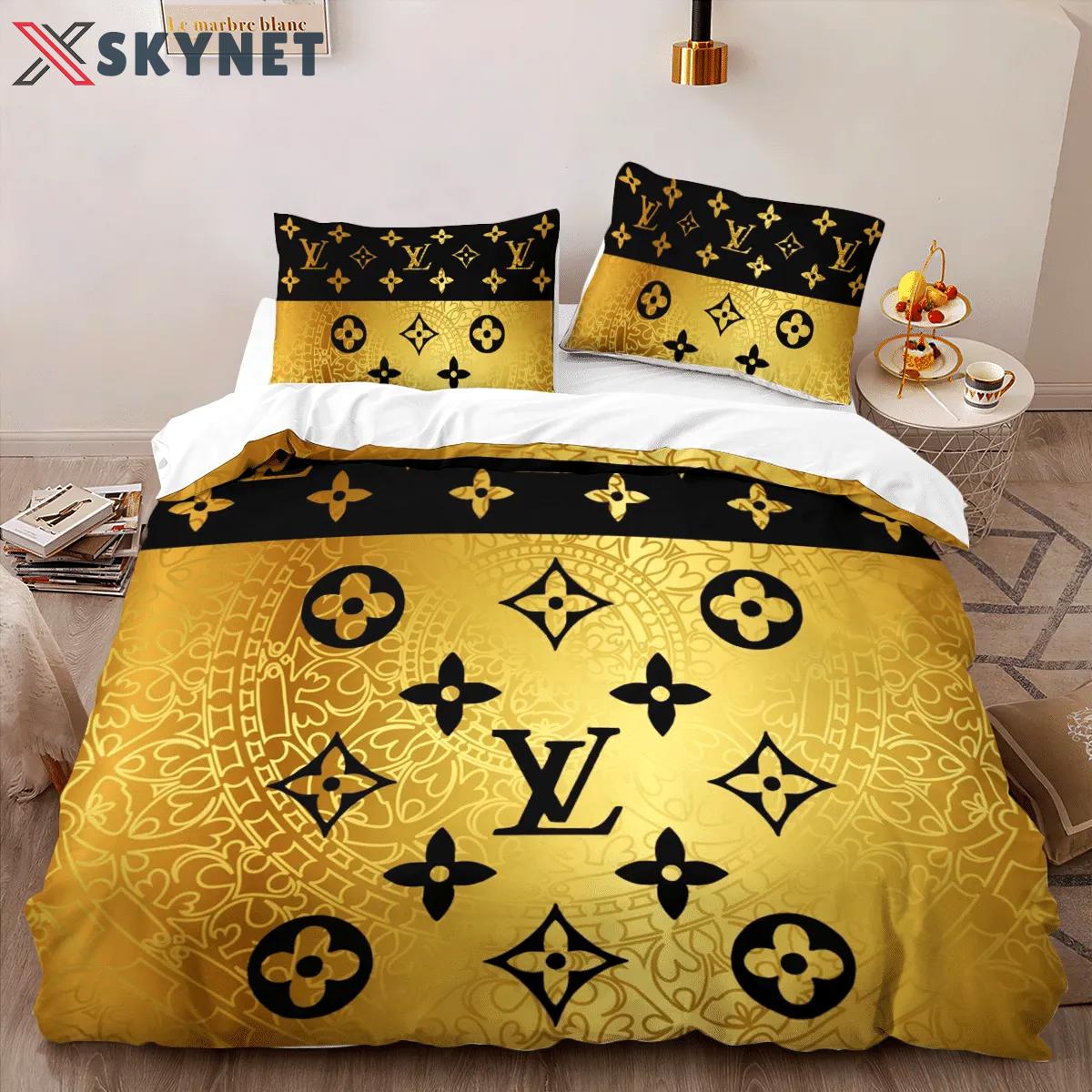 Louis vuitton golden luxury brand high-end bedding sets lv, bedroom decor , thanksgiving decorations for home best luxury bed sets gift thankgivings and christmas Bedding Sets