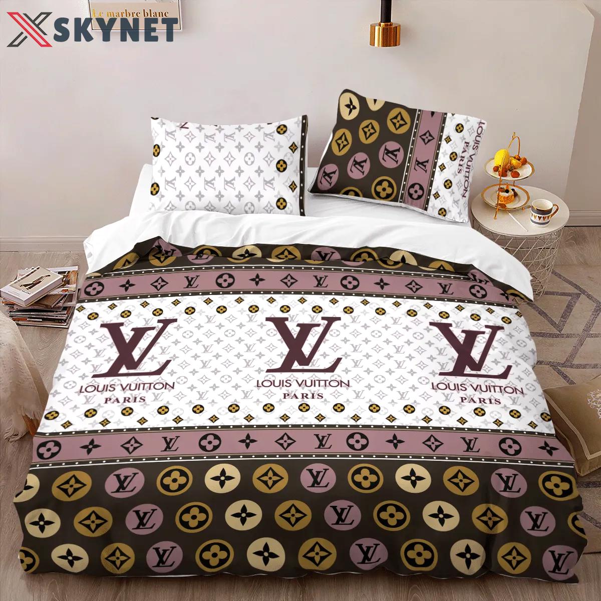 Louis vuitton hot logo limited edition luxury brand high-end bedding sets lv, bedroom decor , thanksgiving decorations for home best luxury bed sets gift thankgivings and christmas Bedding Sets