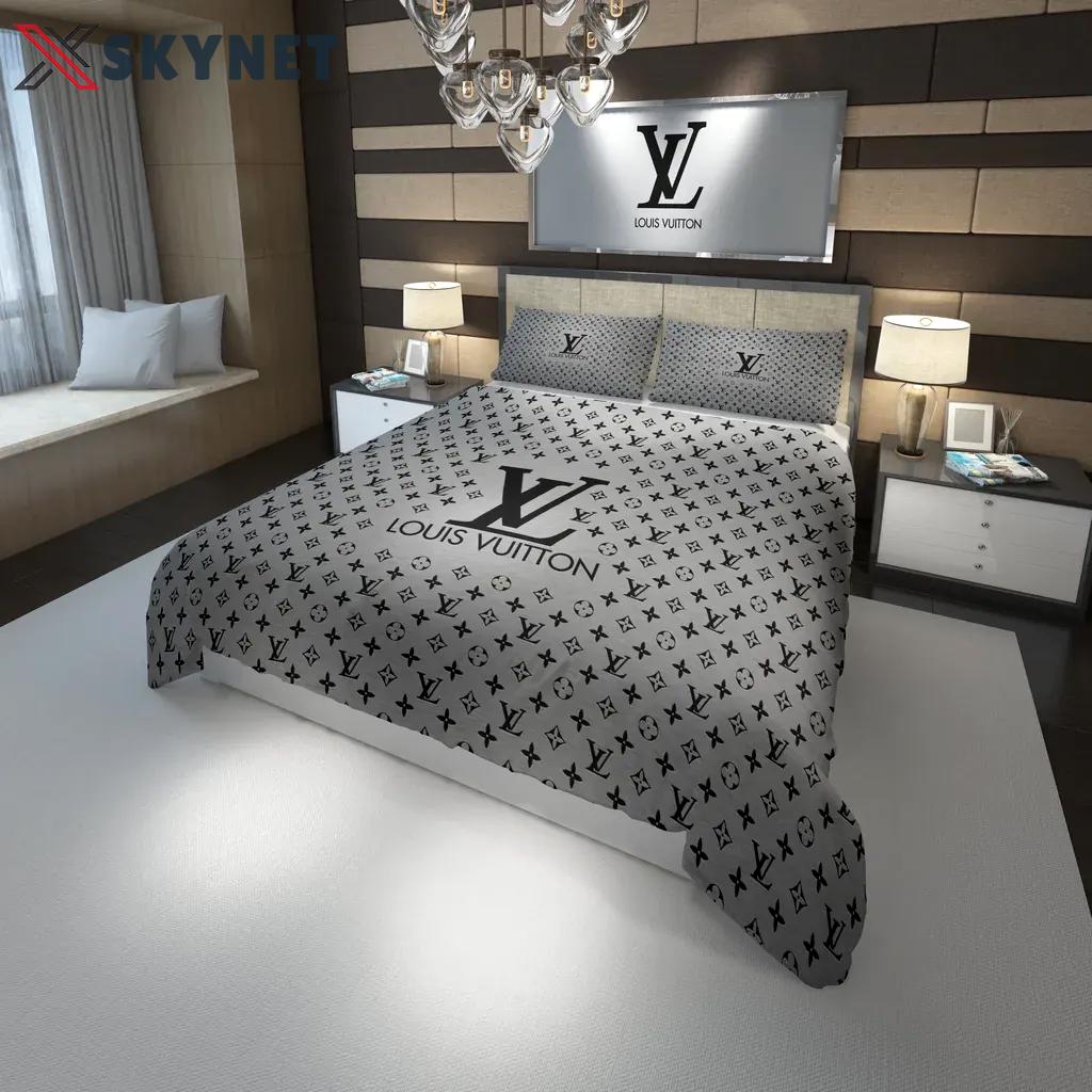 Louis vuitton new hot luxury brand bedding sets bedspread duvet cover set, bedroom decor , thanksgiving decorations for home best luxury bed sets gift thankgivings and christmas Bedding Sets
