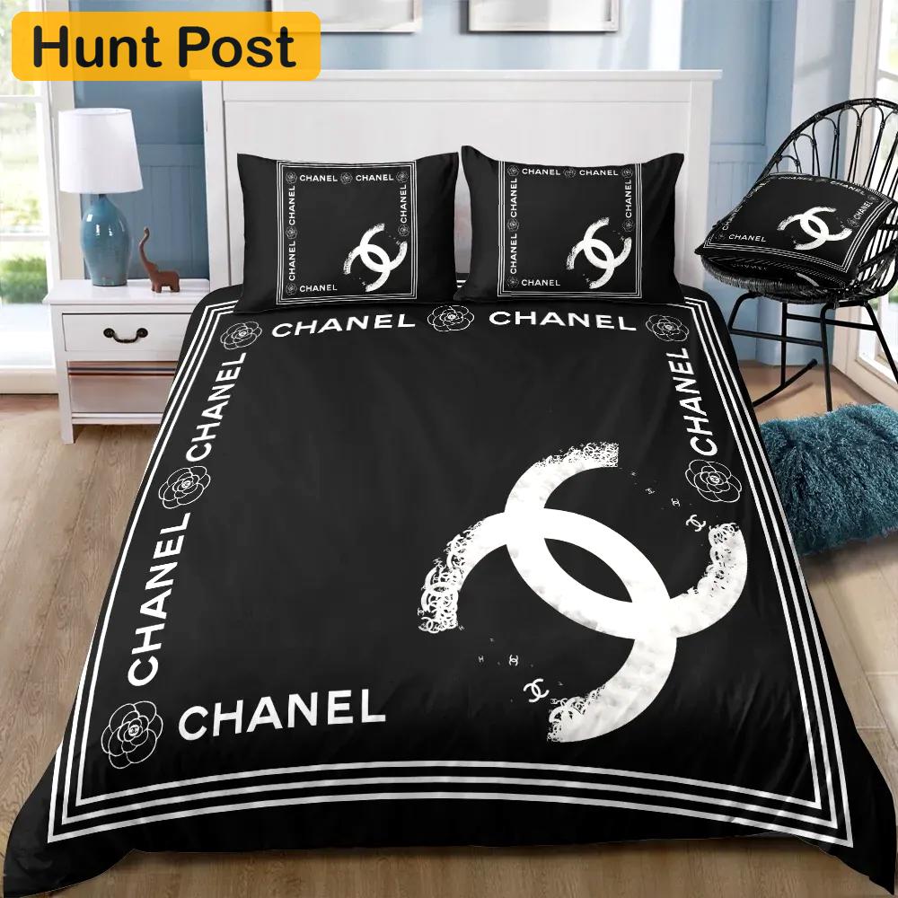 Chanel logo hot new luxury brand bedding sets bedspread duvet cover set, bedroom decor , thanksgiving decorations for home best luxury bed sets gift thankgivings and christmas Bedding Sets