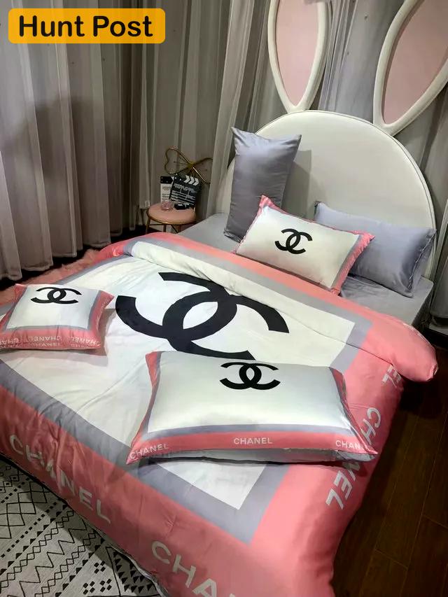 Chanel logo printed bedding sets quilt sets duvet cover luxury brand bedding decor bedroom sets best luxury bed sets gift thankgivings and christmas Bedding Sets