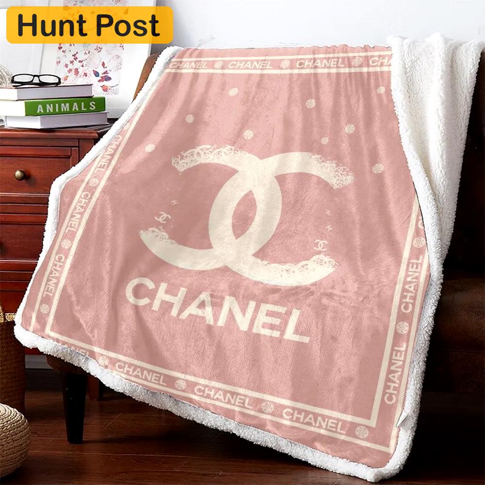 Chanel pinky luxury brand premium blanket fleece home decor special gift for family friend 2 Blanket Fleece