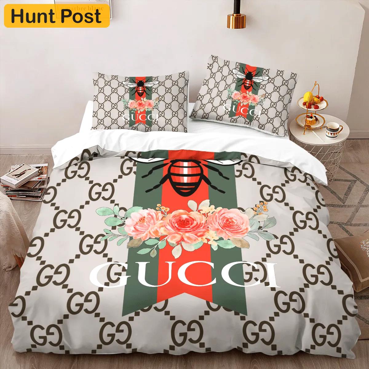 Gucci new fashion logo premium luxury brand high-end bedding sets lv, bedroom decor , thanksgiving decorations for home best luxury bed sets gift thankgivings and christmas Bedding Sets