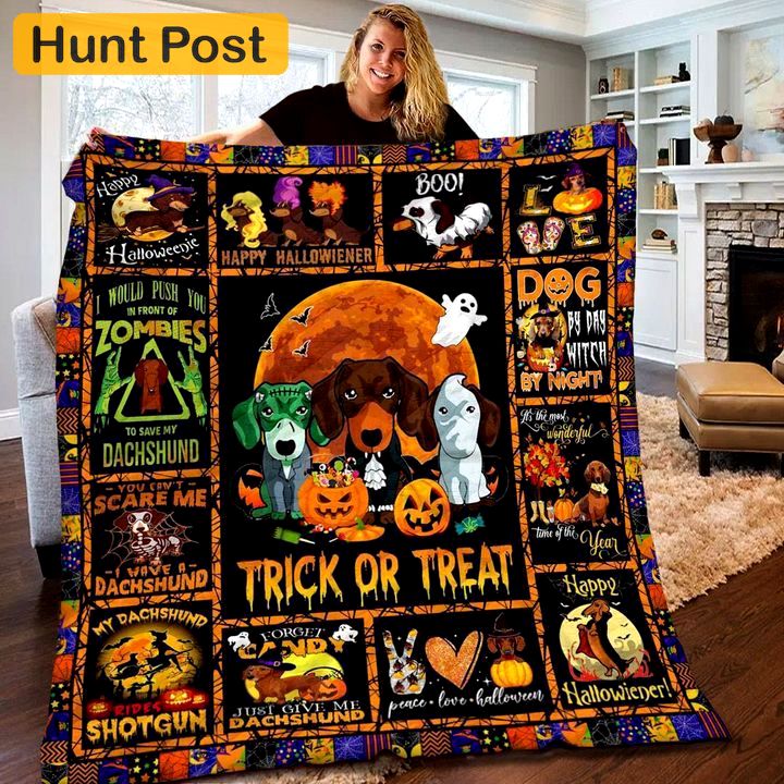 Halloween decorations dachshund – halloween – quilt – blanket Quilt Blanket