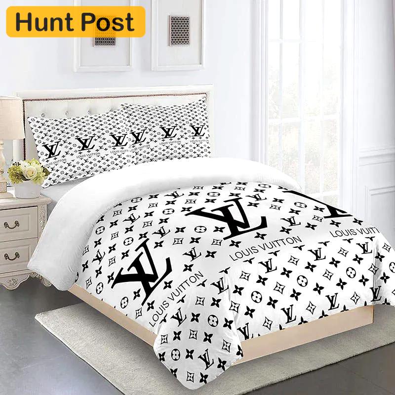 Louis vuitton fashion logo limited luxury brand bedding sets, bedroom decor , thanksgiving decorations for home 04 best luxury bed sets gift thankgivings and christmas Bedding Sets