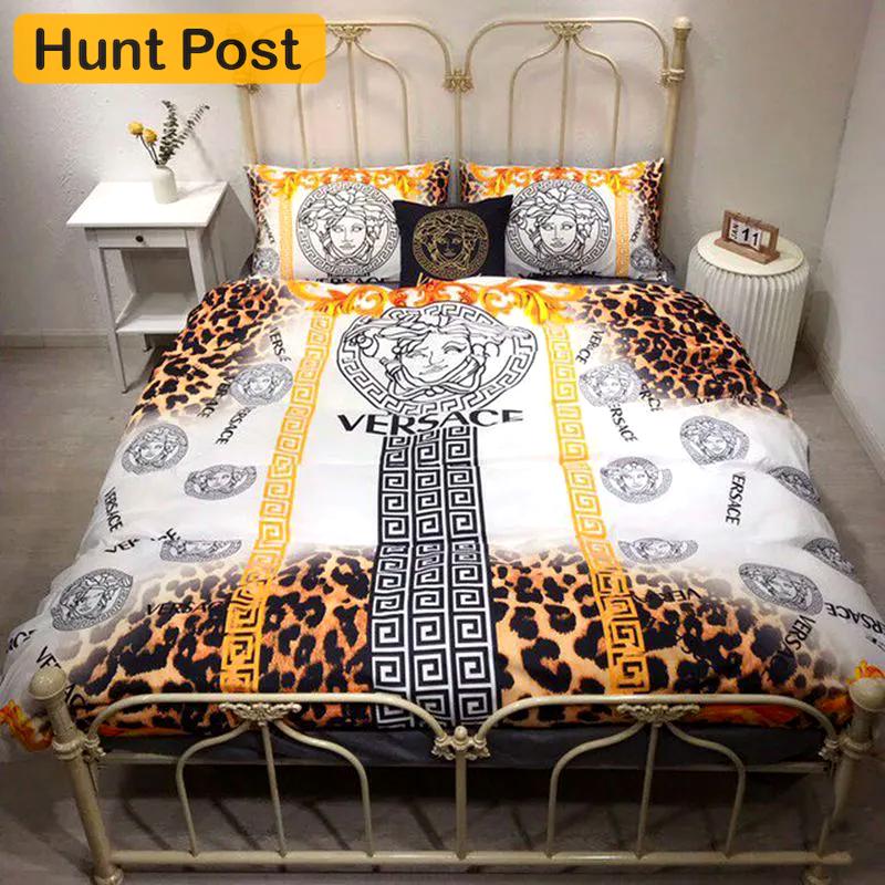 Versace logo leopard luxury brand bedding sets bedspread duvet cover set, bedroom decor , thanksgiving decorations for home  best luxury bed sets gift thankgivings and christmas Bedding Sets