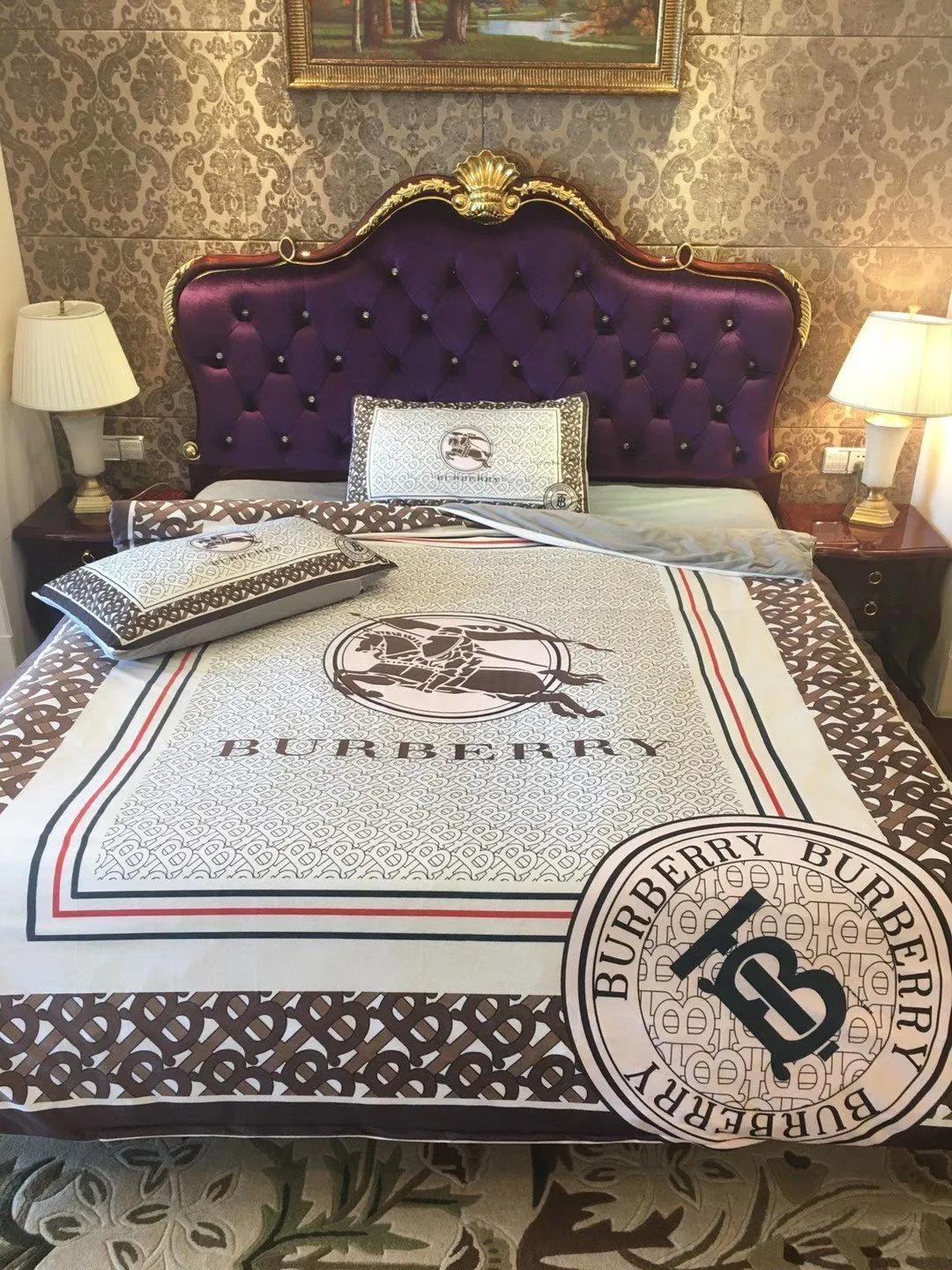 Burberry fashion london bedding sets quilt sets duvet cover luxury brand bedding decor bedroom sets best luxury bed sets gift thankgivings and christmas Bedding Sets