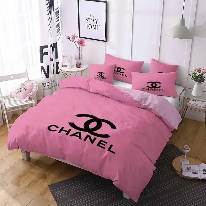 Chanel light pink printed bedding sets quilt sets duvet cover luxury brand bedding decor bedroom sets best luxury bed sets gift thankgivings and christmas Bedding Sets