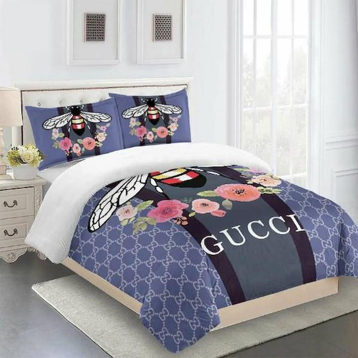 Gucci bee luxury brand high-end bedding sets, bedroom decor , thanksgiving decorations for home best luxury bed sets gift thankgivings and christmas Bedding Sets
