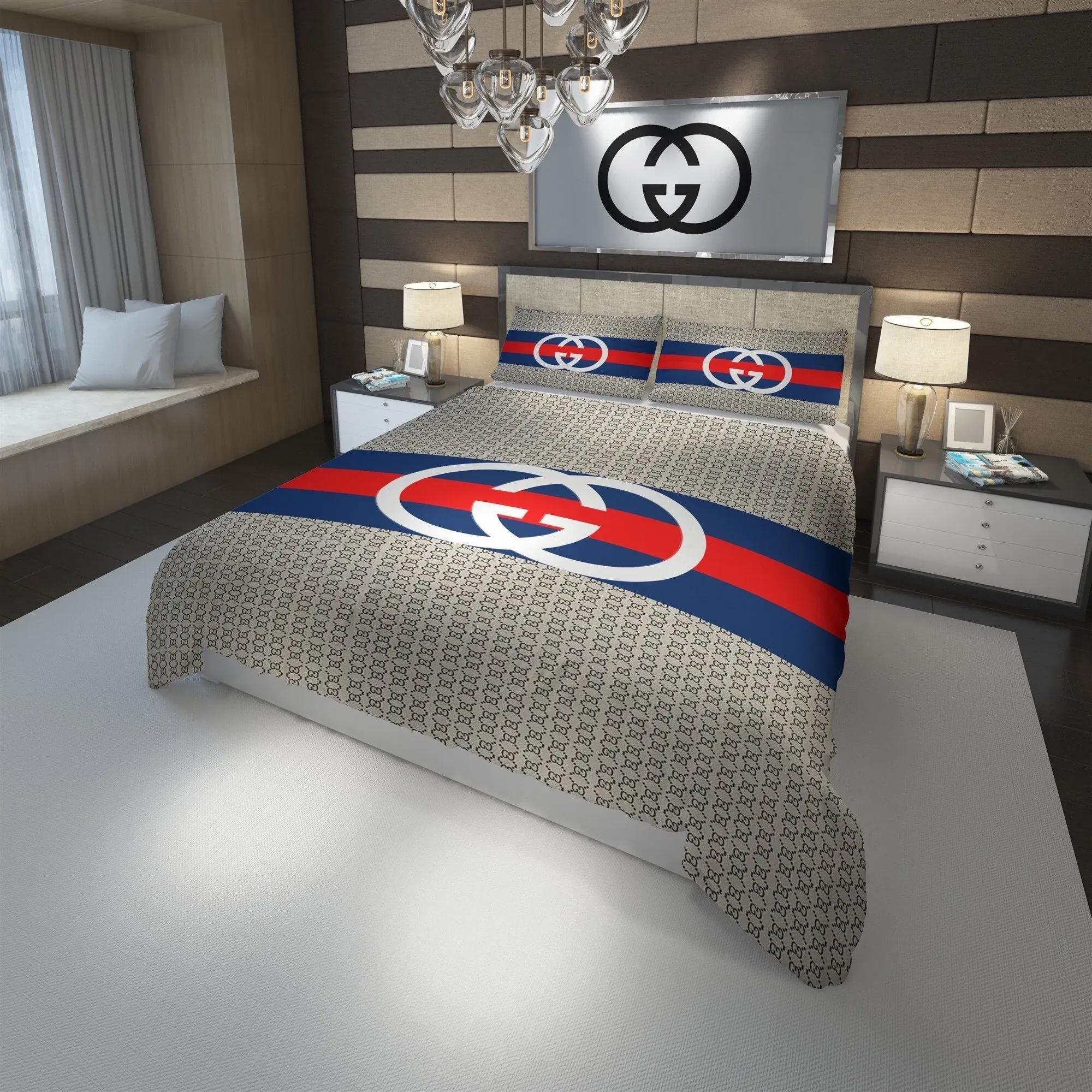 Gucci new hot logo luxury brand high-end bedding sets, bedroom decor , thanksgiving decorations for home best luxury bed sets gift thankgivings and christmas Bedding Sets