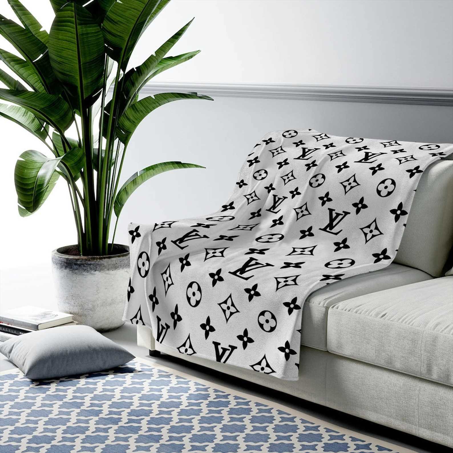 Louis vuitton supreme white fashion luxury brand premium blanket fleece home decor 133 Blanket Fleece