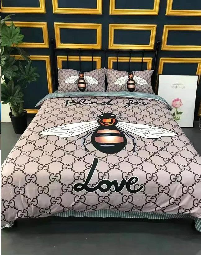 Gucci bee love new logo hot luxury brand bedding sets bedspread duvet cover set, bedroom decor , thanksgiving decorations for home best luxury bed sets gift thankgivings and christmas Bedding Sets