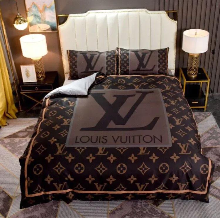 Louis vuitton logo hot luxury brand bedding sets bedspread duvet cover set, bedroom decor , thanksgiving decorations for home best luxury bed sets gift thankgivings and christmas Bedding Sets