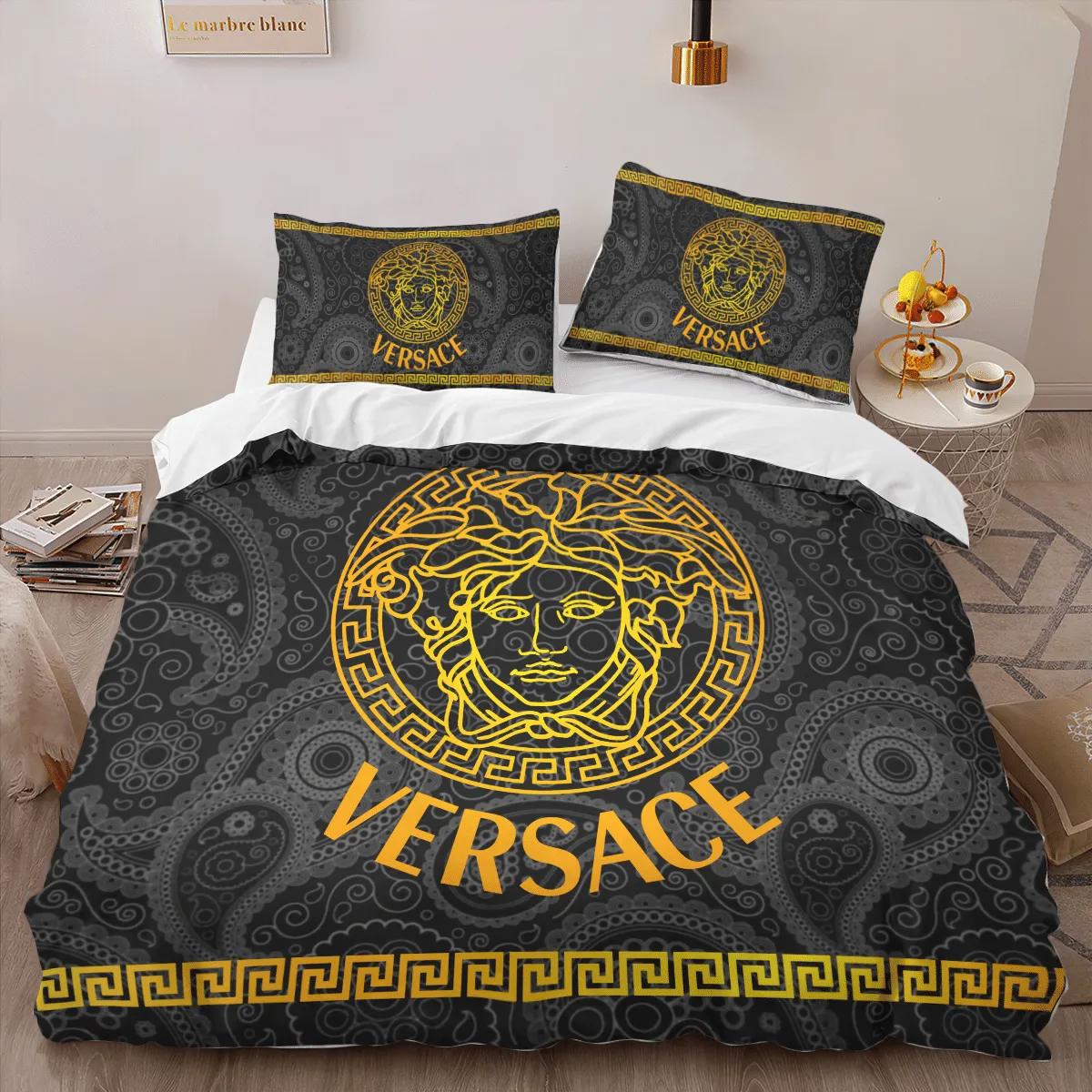 Versace black golden logo limited edition luxury brand high-end bedding sets lv, bedroom decor , thanksgiving decorations for home best luxury bed sets gift thankgivings and christmas Bedding Sets