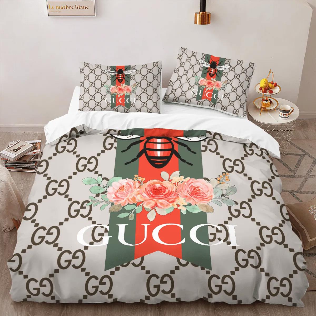 Gucci new fashion logo premium luxury brand high-end bedding sets lv, bedroom decor , thanksgiving decorations for home best luxury bed sets gift thankgivings and christmas Bedding Sets