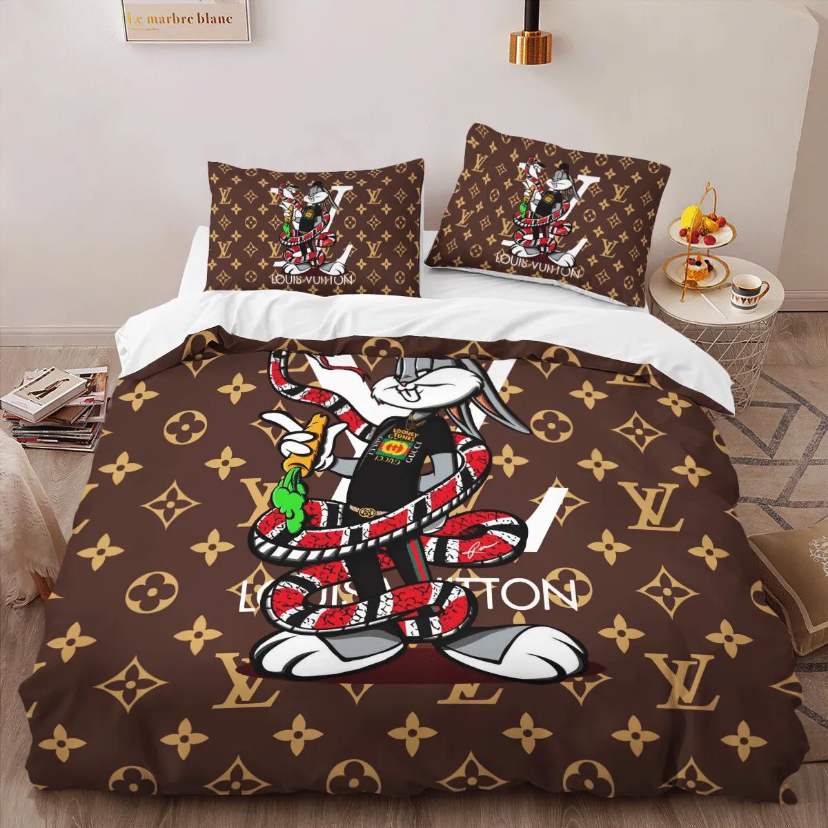 Louis vuitton snake logo luxury brand bedding sets bedspread duvet cover set, bedroom decor , thanksgiving decorations for home best luxury bed sets gift thankgivings and christmas Bedding Sets