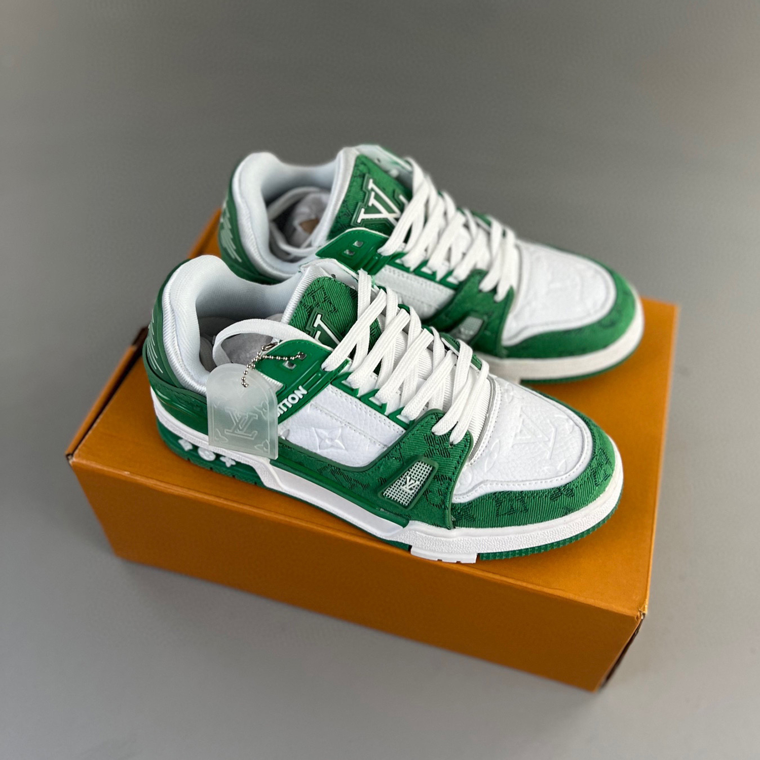 Louis vuitton lv trainer sneaker green white canvas