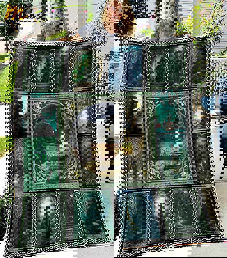 Black cat fleece blanket, mink sherpa blanket, black cat blanket, witch cat quilt, darkness cat blanket Quilt Blanket