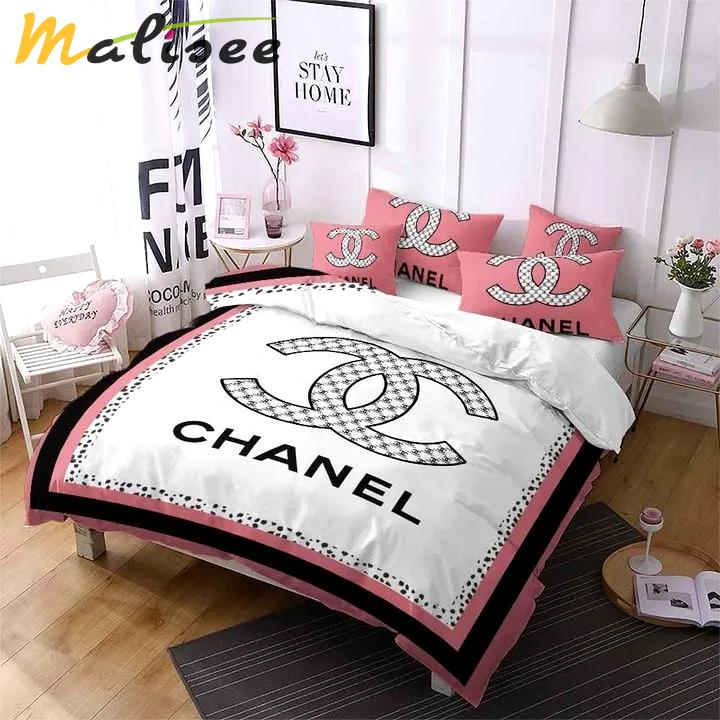 Chanel printed bedding sets quilt sets duvet cover luxury brand bedding decor bedroom sets best luxury bed sets gift thankgivings and christmas Bedding Sets