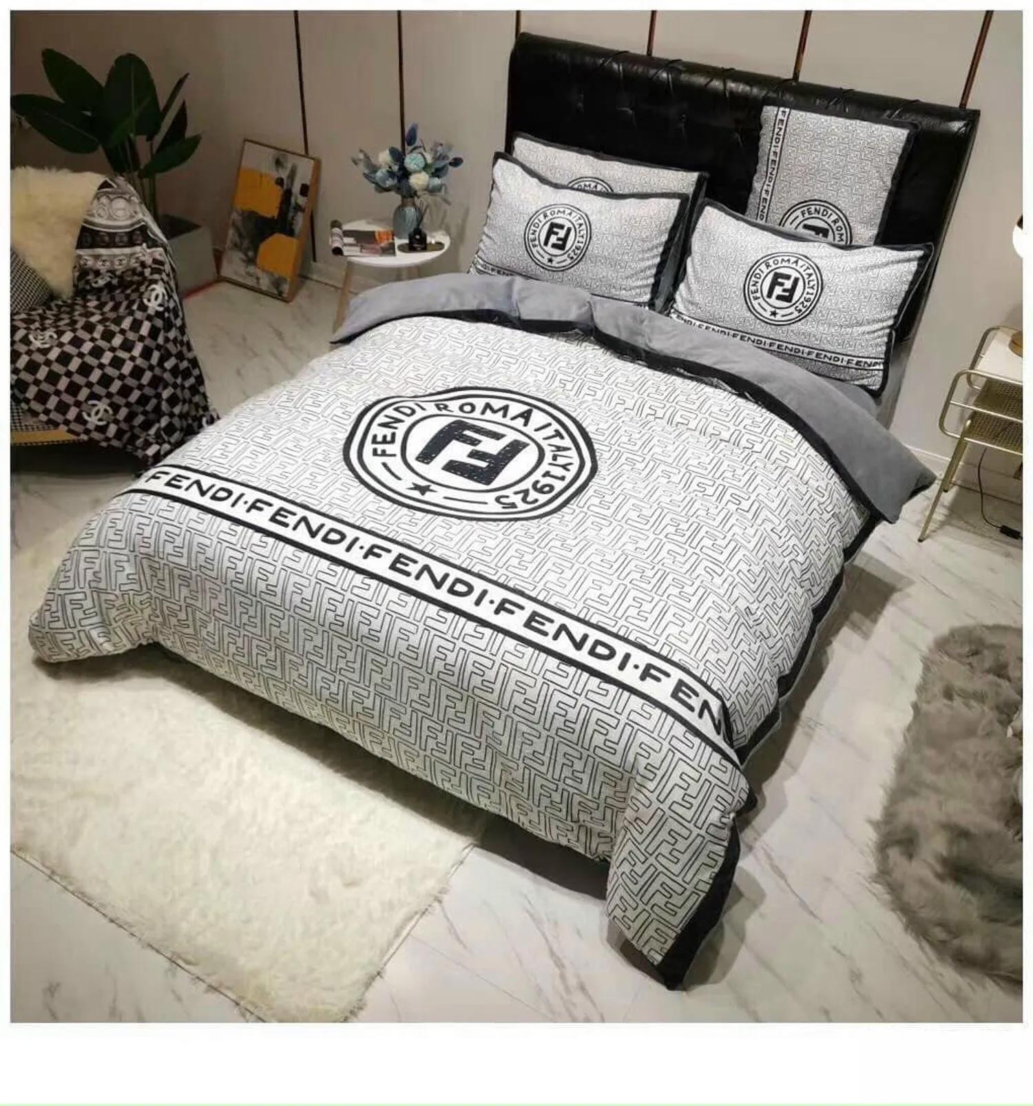 Fendi luxury brand high-end bedding sets, bedroom decor , thanksgiving decorations for home best luxury bed sets gift thankgivings and christmas Bedding Sets