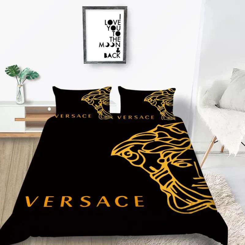 Gianni versace hot logo luxury brand bedding sets bedspread duvet cover set, bedroom decor , thanksgiving decorations for home best luxury bed sets gift thankgivings and christmas Bedding Sets