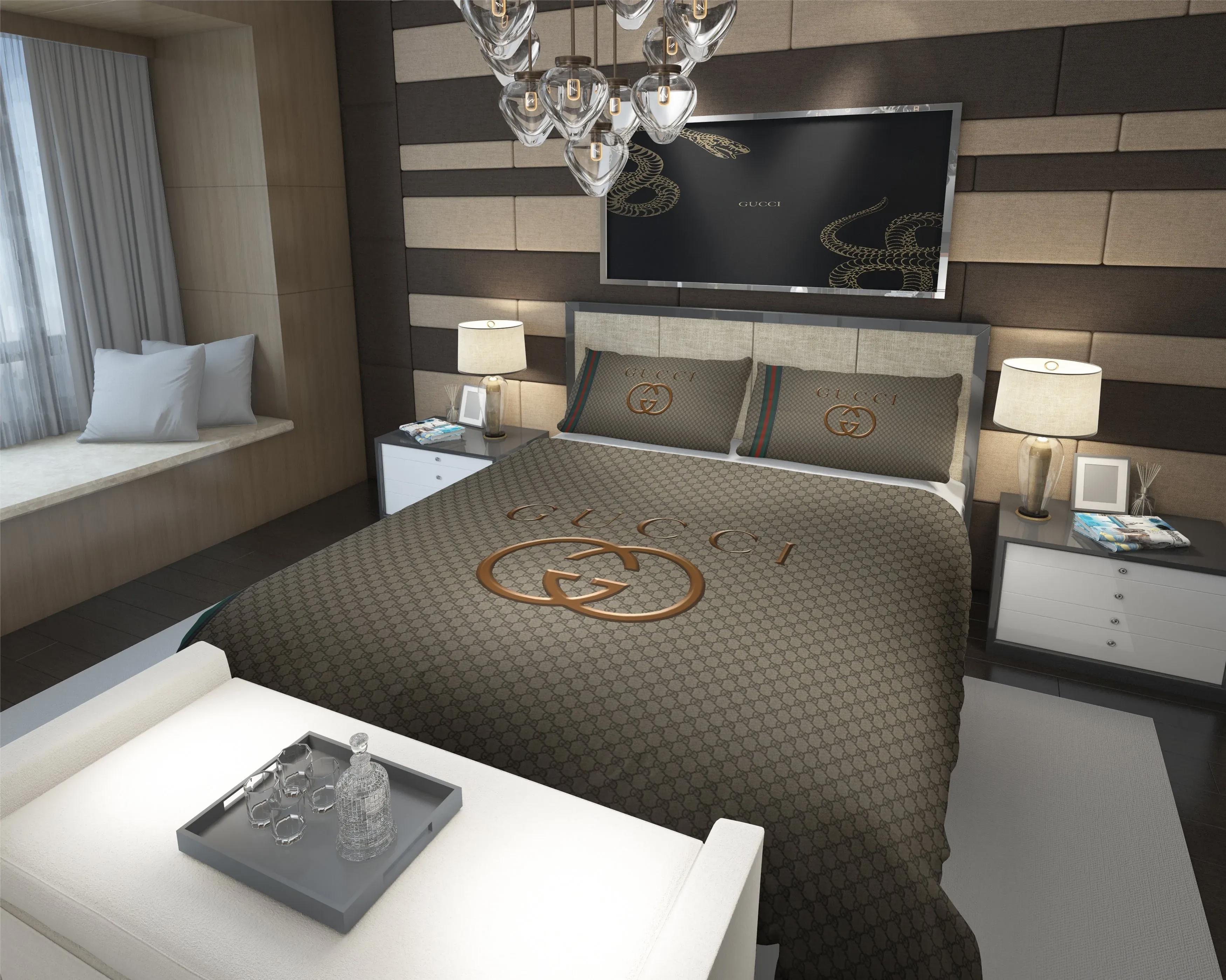 Gucci golden logo hot luxury brand bedding sets bedspread duvet cover set, bedroom decor , thanksgiving decorations for home best luxury bed sets gift thankgivings and christmas Bedding Sets