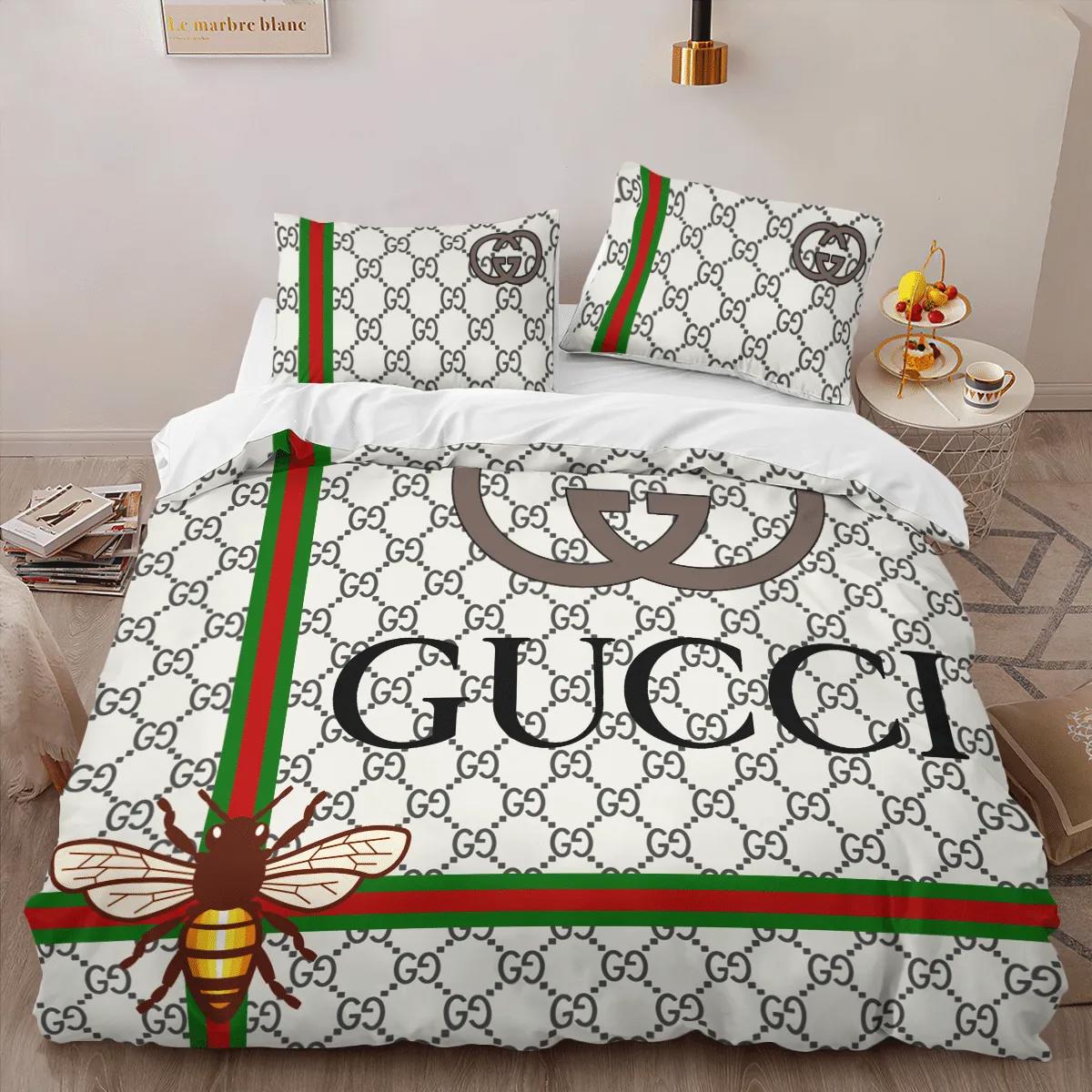 Gucci luxury brand bee high-end bedding sets, bedroom decor , thanksgiving decorations for home best luxury bed sets gift thankgivings and christmas Bedding Sets