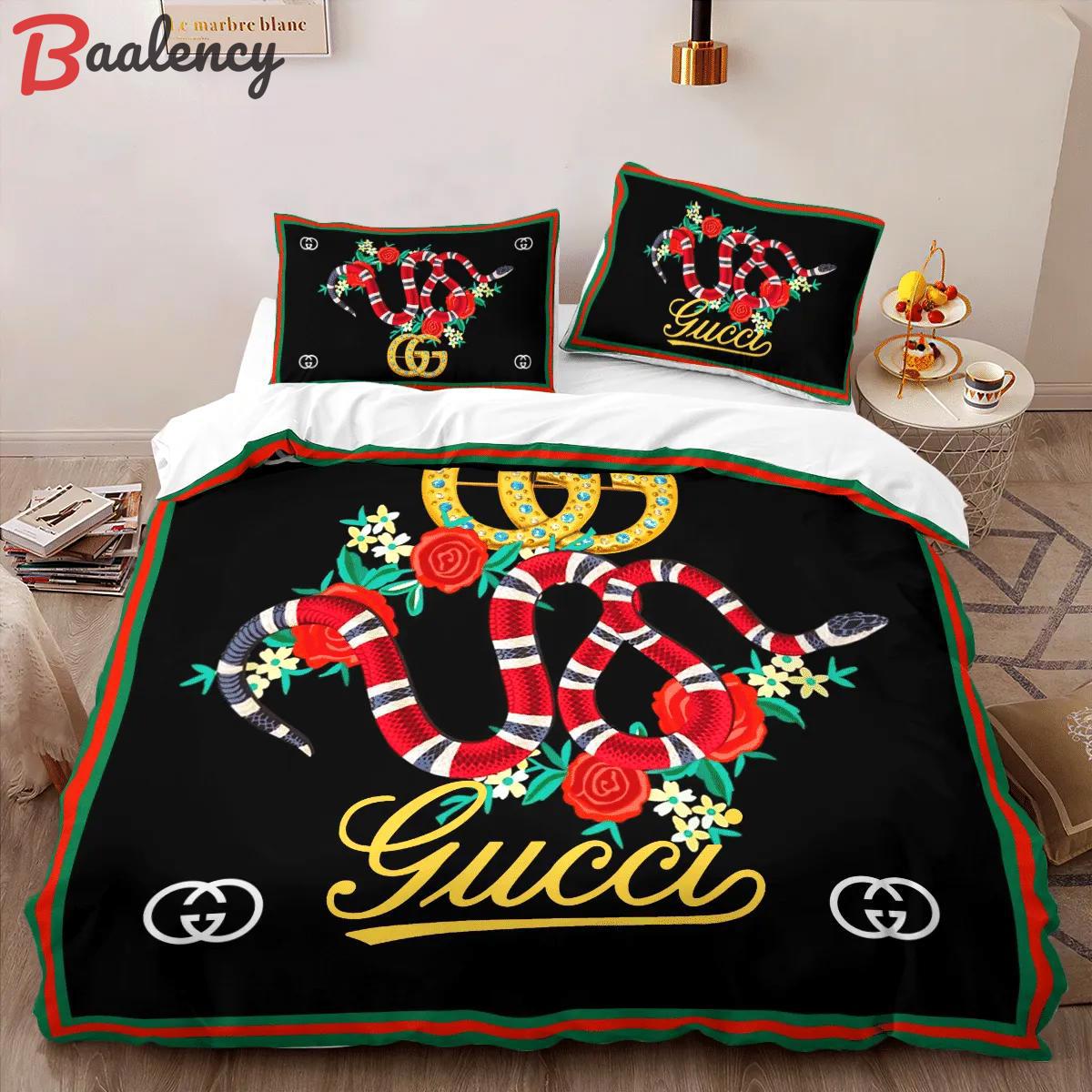 Gucci red snake limited luxury brand high-end bedding sets, bedroom decor , thanksgiving decorations for home best luxury bed sets gift thankgivings and christmas bedding sets