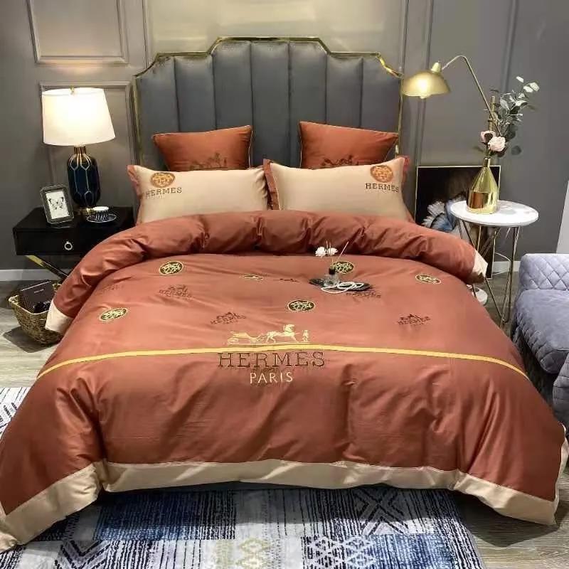 Hermes logo golden luxury brand bedding set for bedroom luxury bedspread duvet cover set with pillowcases home decoration Bedding Sets