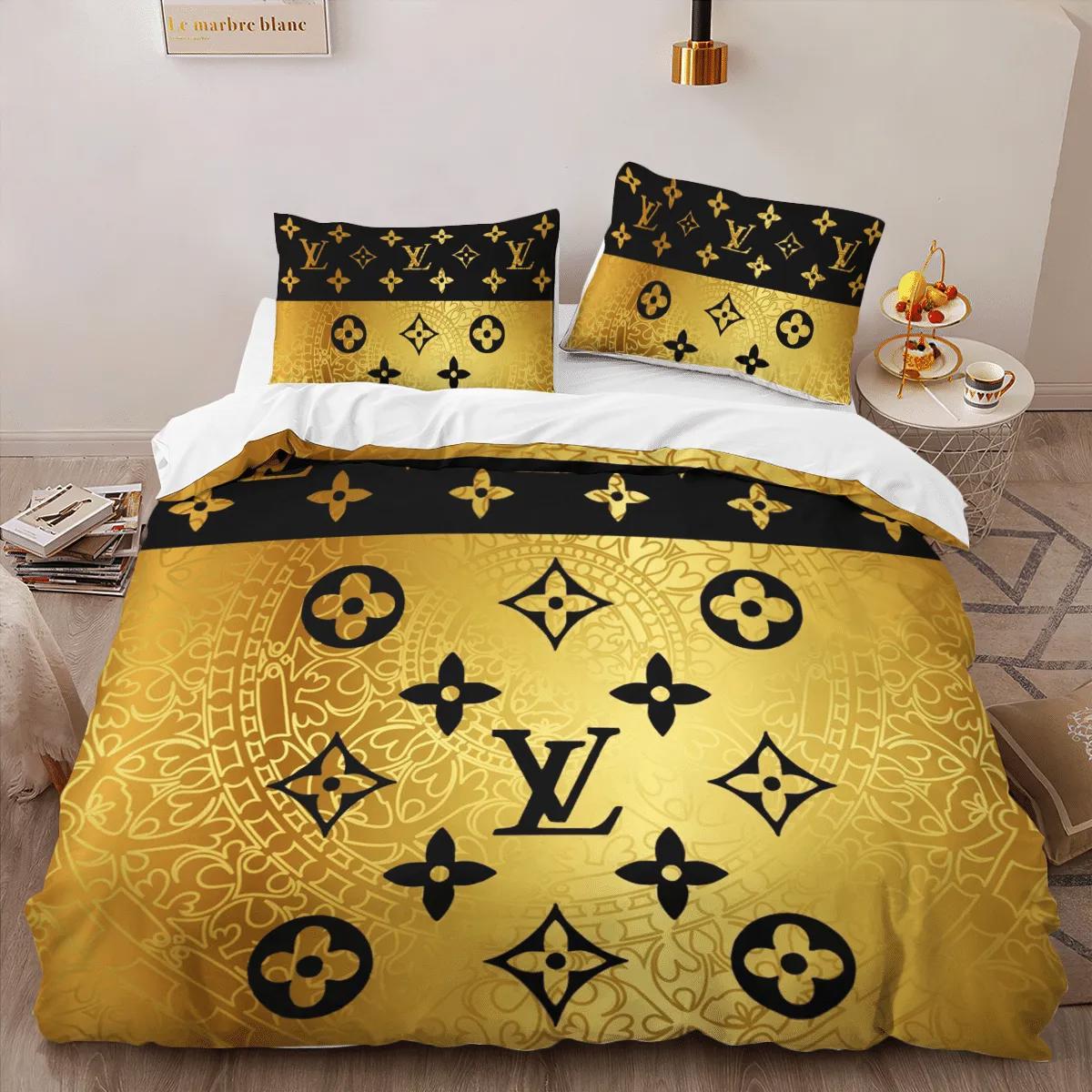 Louis vuitton golden luxury brand high-end bedding sets lv, bedroom decor , thanksgiving decorations for home best luxury bed sets gift thankgivings and christmas Bedding Sets