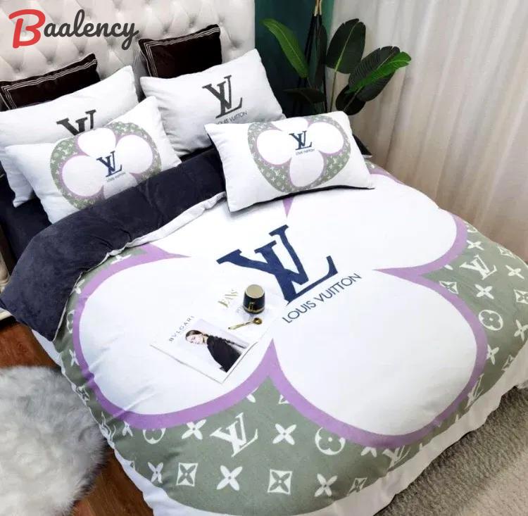 Louis vuitton hot new brown luxury brand bedding sets bedspread duvet cover set, bedroom decor , thanksgiving decorations for home best luxury bed sets gift thankgivings and christmas bedding sets